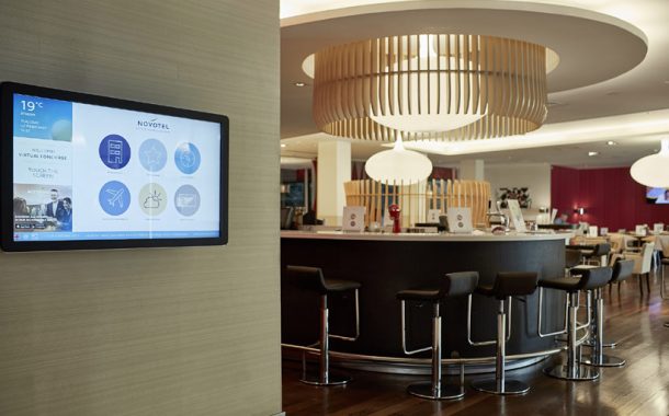 Электронные консьержи встречают гостей «Novotel»