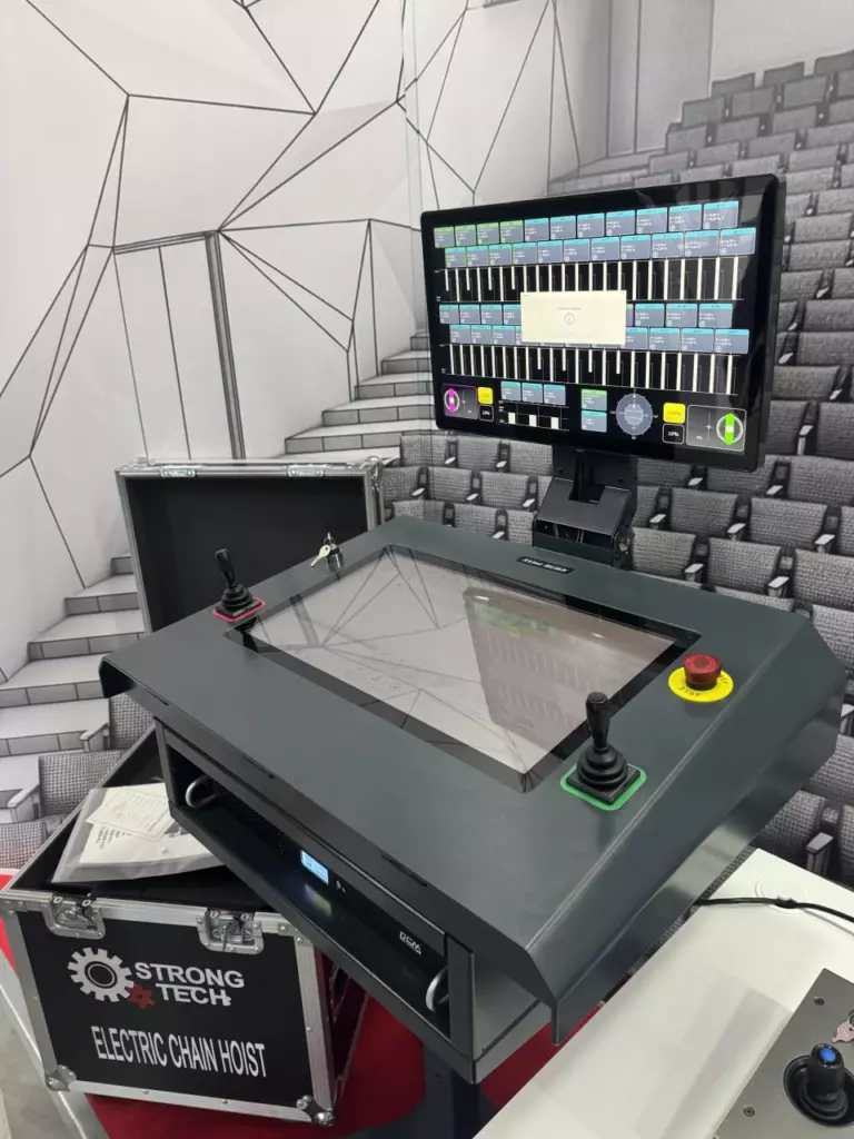 Реальный пульт на сенсорных монитороах TS-Line® представлен на выставке Light + Audio Tec 2026 Реальный пульт на сенсорных монитороах TS-Line® представлен на выставке Light + Audio Tec 2026